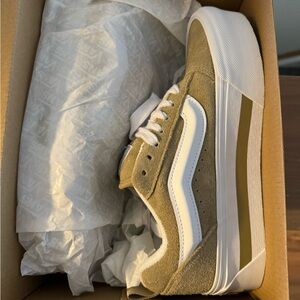 NWT Vans Knu Stack
